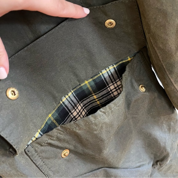 🤍 guc | Barbour | classic waxed olive green jacket - Picture 5 of 11